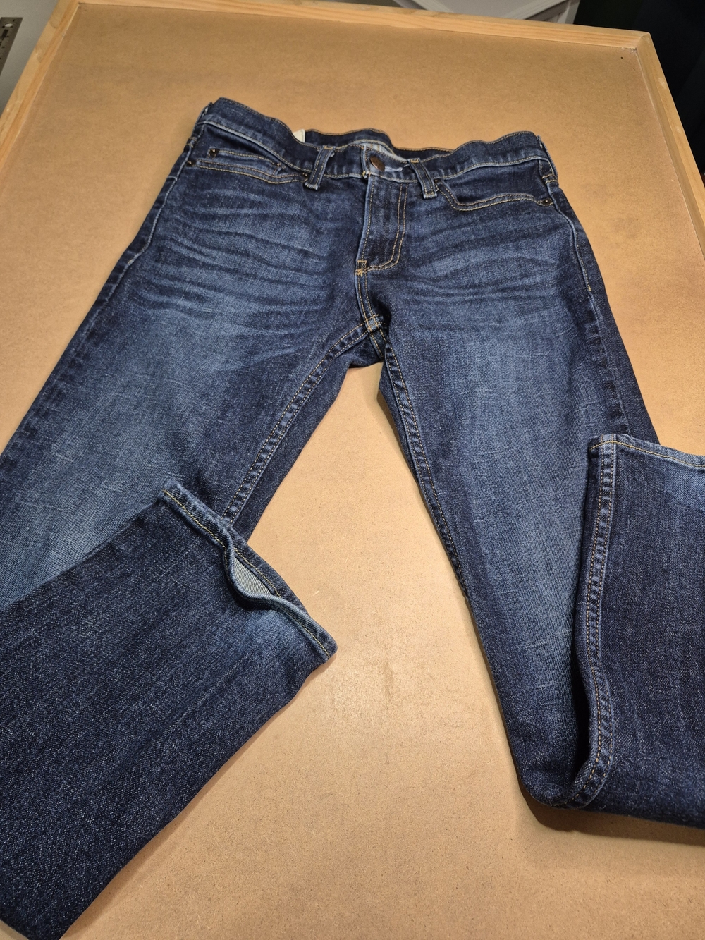 Hollister Slim Straight Jeans in Dark Blue with Yellow Stitching 3974/4